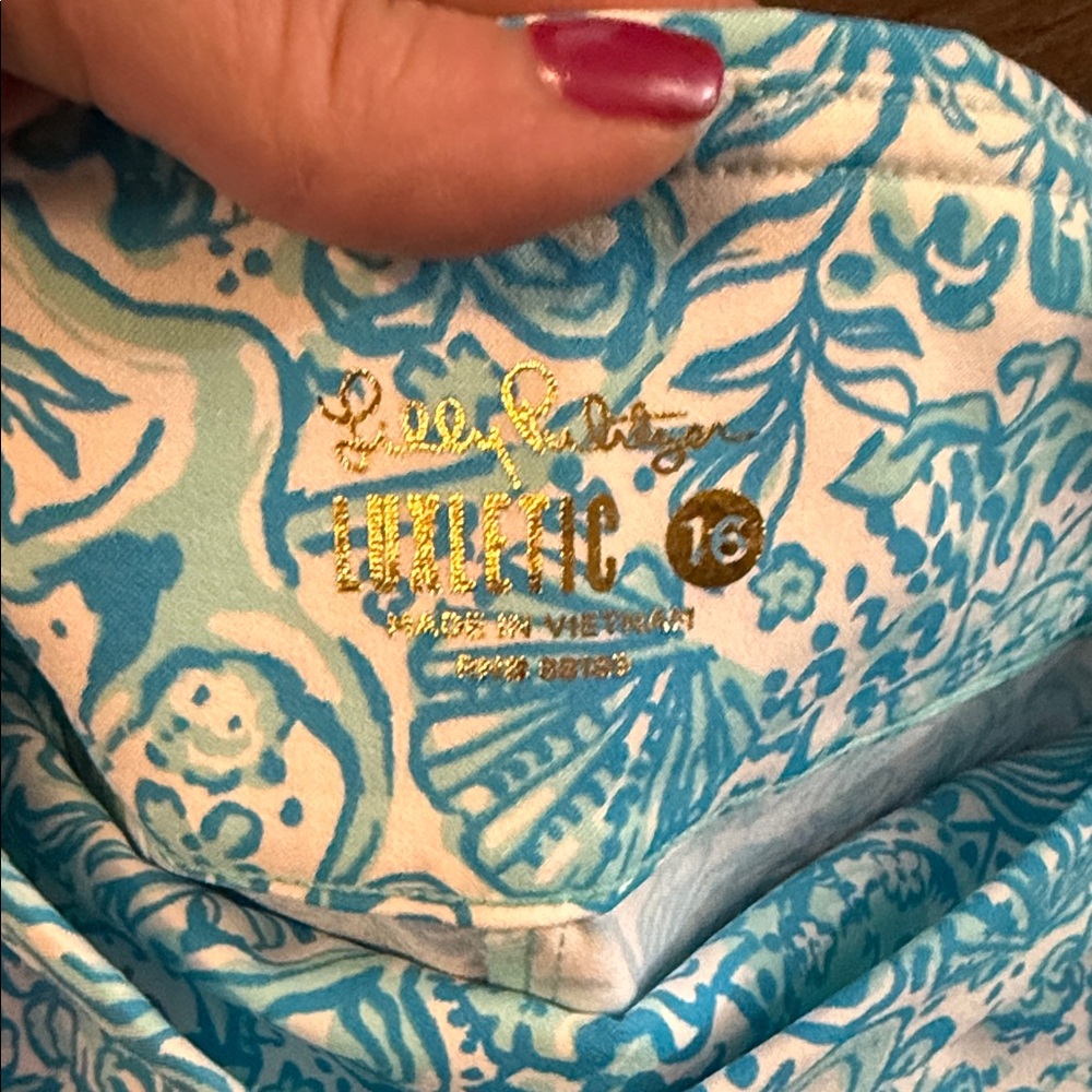 Lilly Pulitzer Blue Floral Women's Shorts - Picture 3 of 10